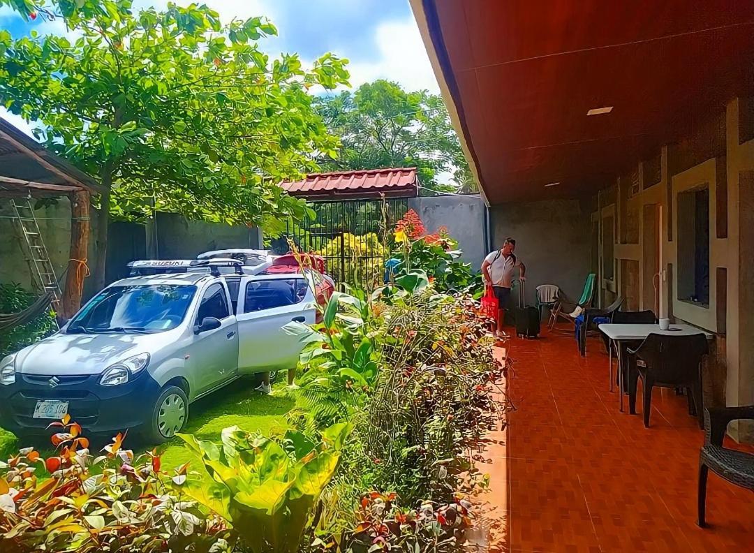 Rustic House Hostel Moyogalpa Bagian luar foto
