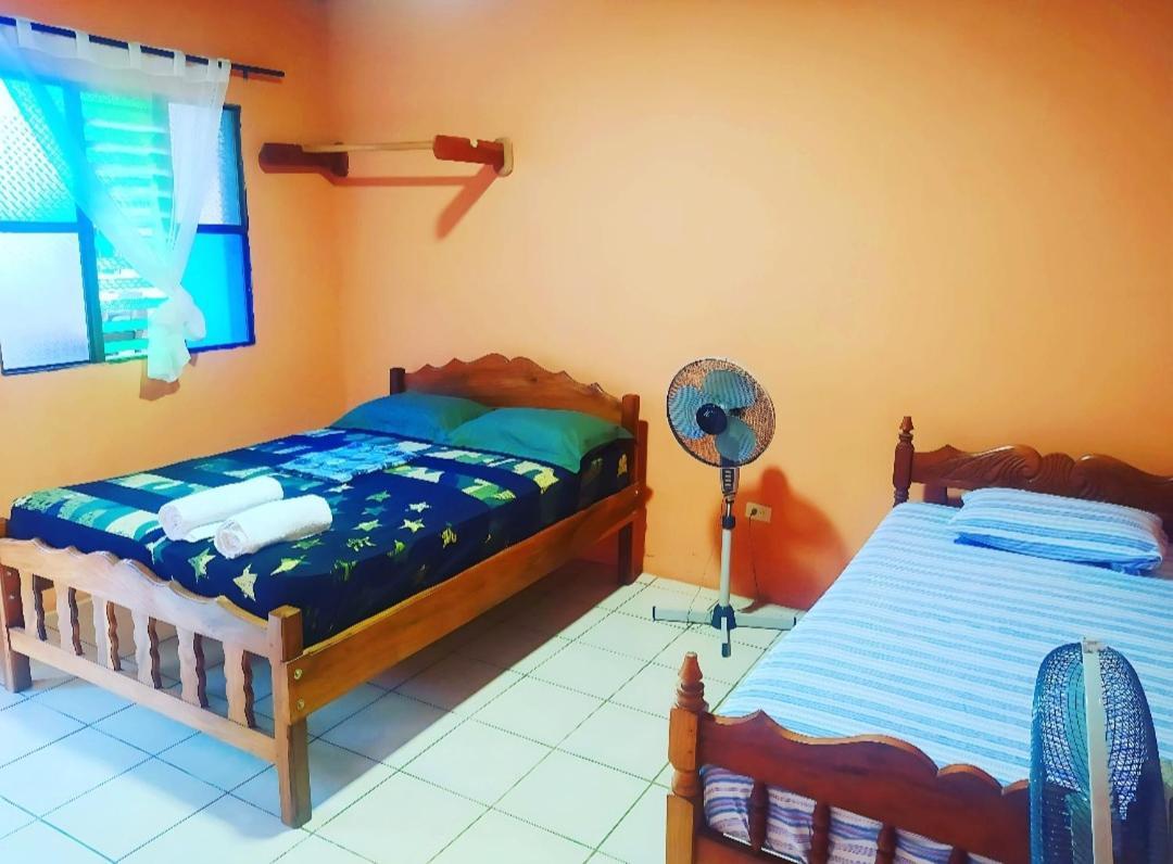 Rustic House Hostel Moyogalpa Bagian luar foto