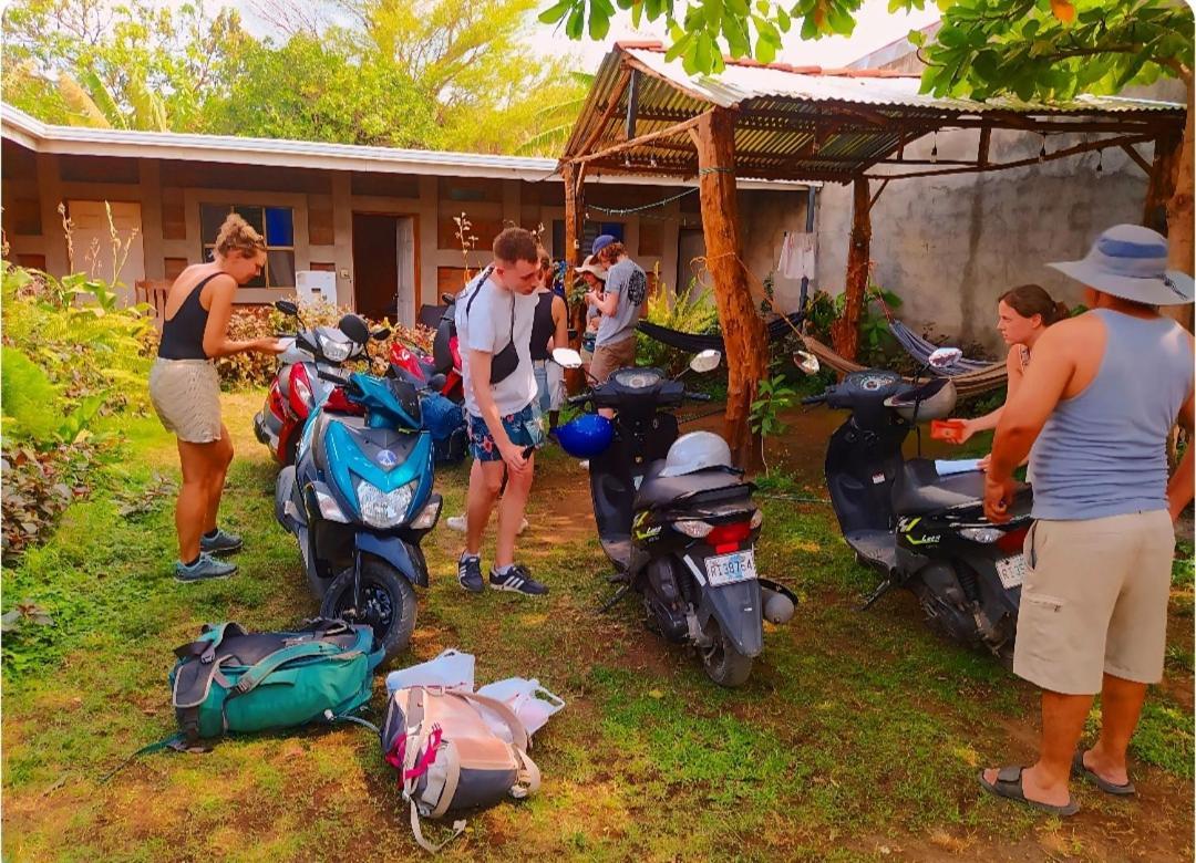 Rustic House Hostel Moyogalpa Bagian luar foto